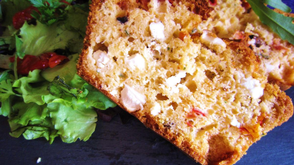 Brioche feta olives noires et sauce tomate Brioche feta olives noires et sauce tomate